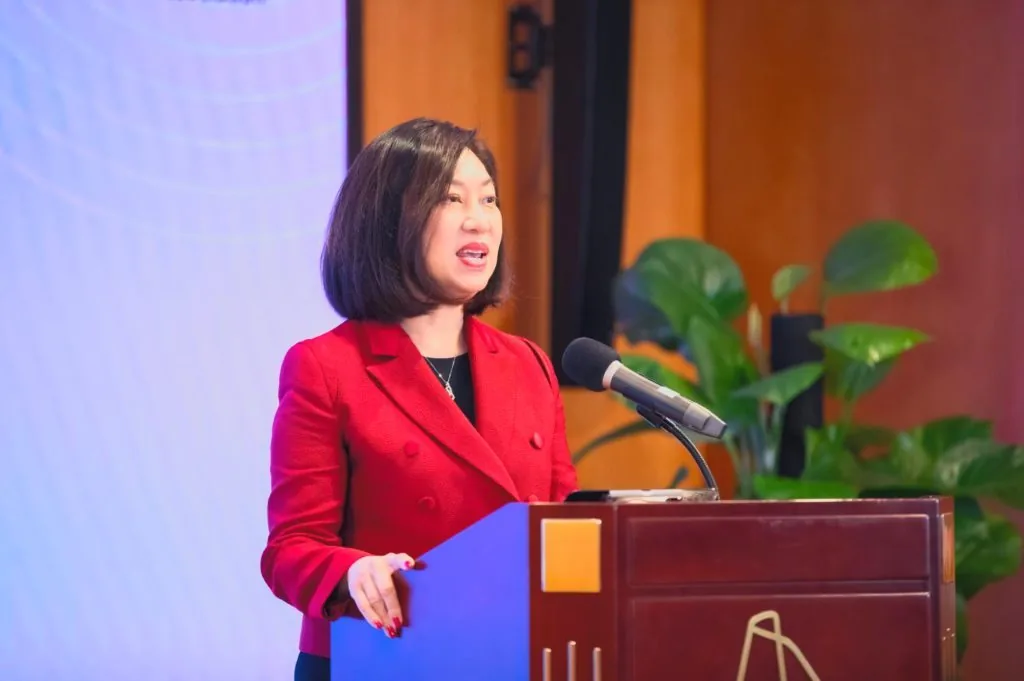Keynote speaker at the Bay Youth AI podium